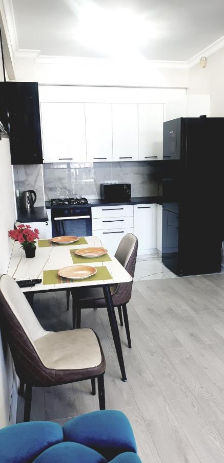 Oasis Premium Class 1Bd Apartment With Living Room คีชีเนา ภายนอก รูปภาพ
